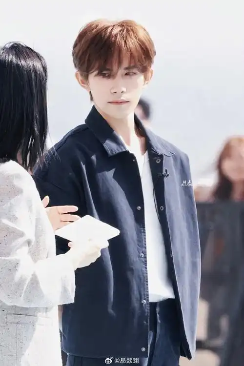 易烊千玺lindberg品牌全球代言人##易烊千玺代言特仑苏