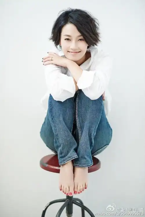 马伊琍生活低调处处充满爱 对爱马做的小动作足以证明