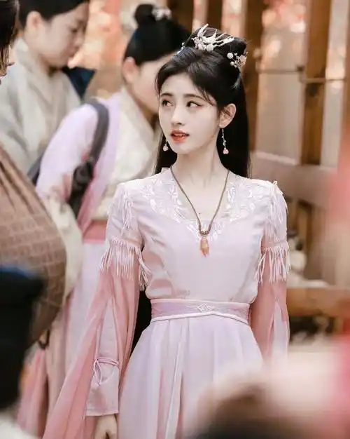 女主对标刘亦菲和杨幂,网友:网红脸哪能抗剧_鞠婧祎_观众_电视剧