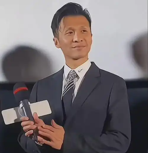 宋小宝爆改上热搜后,网友又给他换脸了,网友:谢霆锋相似度99%