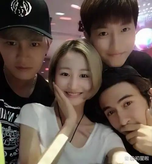 任嘉伦的老婆,漂亮温柔,清纯可爱,和任嘉伦非常的般配,两人识于微时