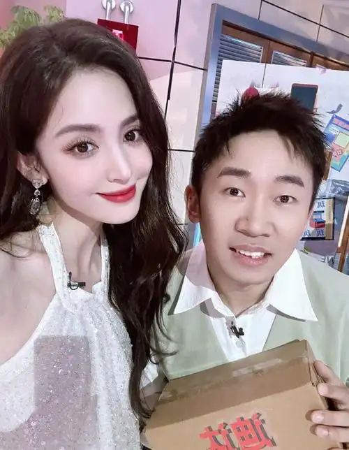 杨迪与古力娜扎劲歌热舞,真亲上了?