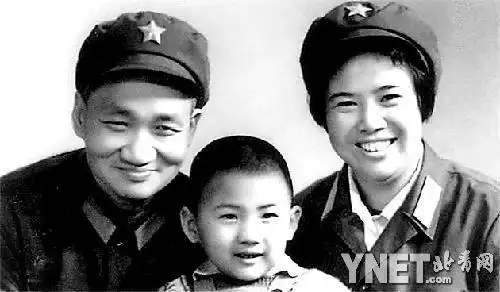 追忆毛岸青儿时流浪上海拾破烂卖报纸度日图