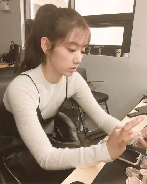 朴信惠 ins:ssinz7