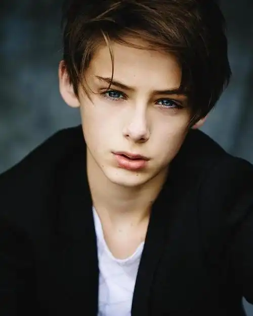 被称为"世界最帅"的小男孩,看完这照片,就问你服不服?服了