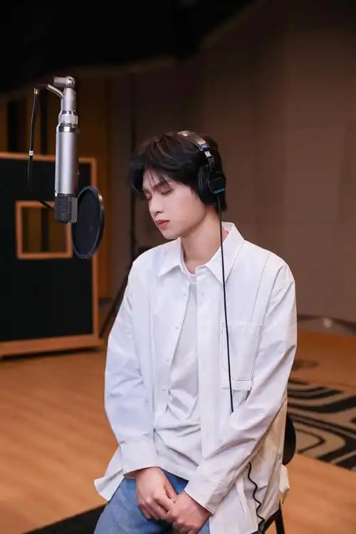 黄明昊献唱沙漏推广曲