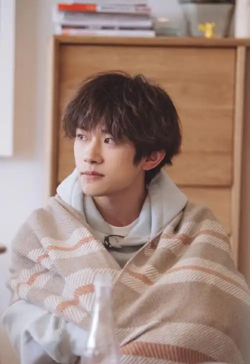 易烊千玺朋友请听好高清剧照图片29