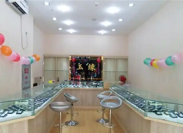 5款玉器翡翠店店内柜台装修效果图 50平玉器店店铺内部设计图片