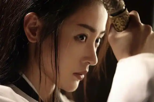 张天爱穿铠甲扫楼