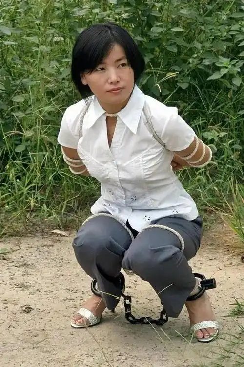 死囚犯跪在地上一脸忧愁|贩毒|遗书|方晓红|死刑犯|执行死刑_网易订阅