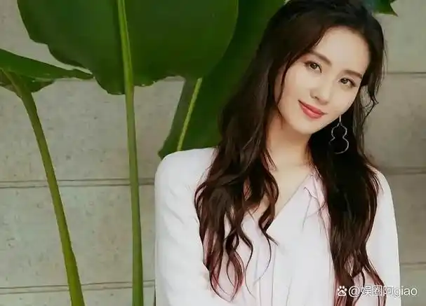 不傍富豪,不滥情,个个清白干净,这10位女明星堪称优质