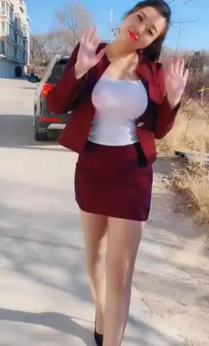 冬季穿出大女人味道的小姐姐,包臀裙 高跟鞋历久弥新