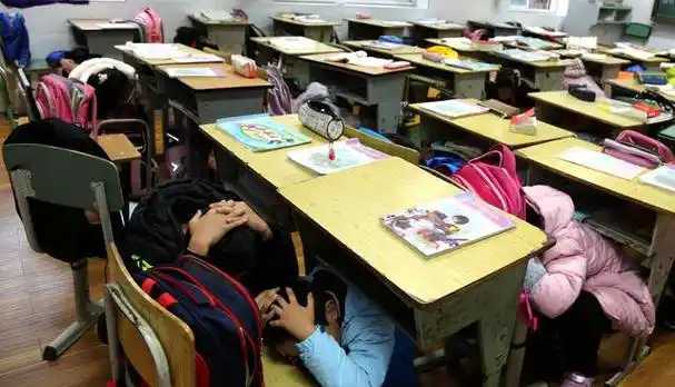 汶川地震16年后丢下学生自己逃跑的老师范美忠如今过得怎样