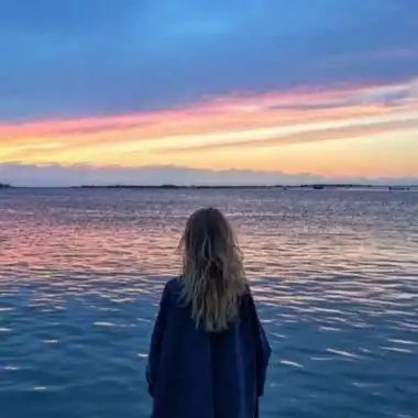 微信头像女看海图 女生头像图片大全 -【爱个性】