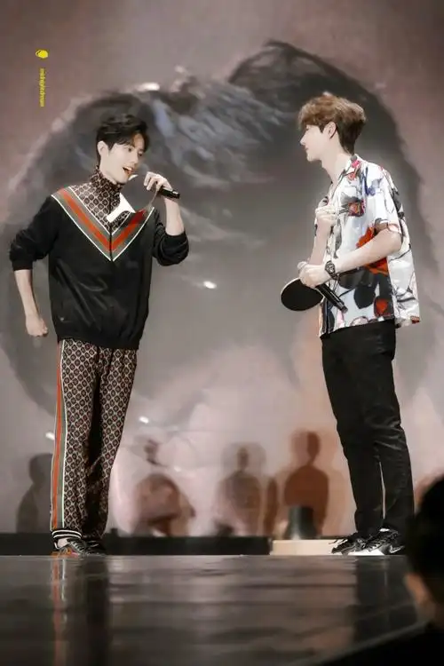 肖战王一博#战哥,小心腰!名场面重温.#博君一肖bjyx