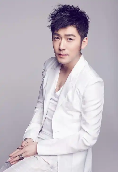 孙权扮演者(都39岁了,还没红!但张博的"清醒",会让多少明星"脸红"?