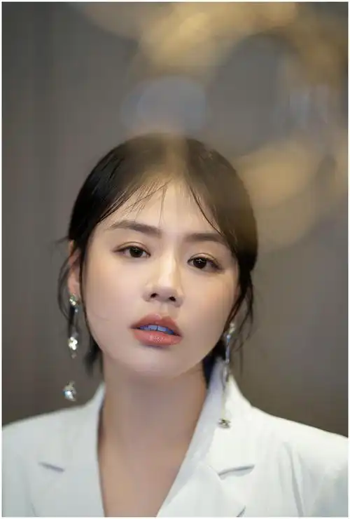 马思纯.优雅的小马姑娘.库存美图