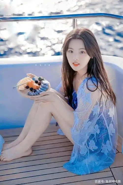 毛晓彤一眼看过去并没有很惊艳的感觉,但他有一种灵动的美