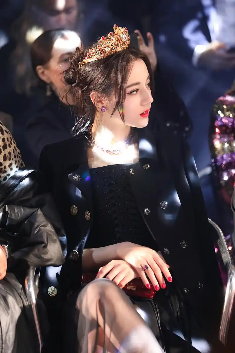 热巴 米兰看秀-堆糖,美好生活研究所