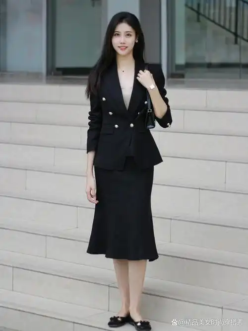 职场女性的优雅生活,从一身精致的西装开始,在匆忙的都市生活节奏里