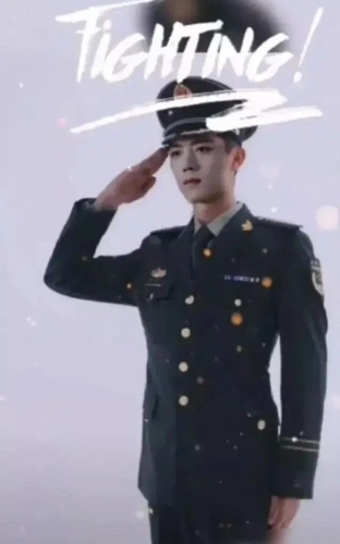 《王牌》杀青照来袭!肖战军装上线帅气军姿来袭,大合照气氛融洽