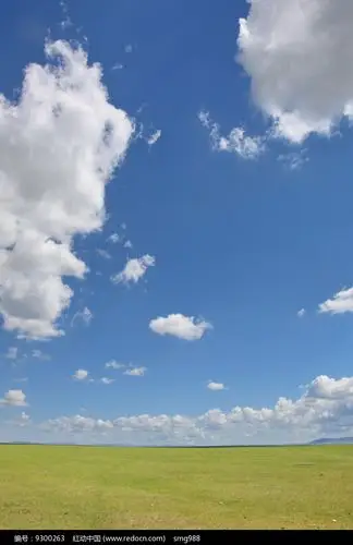 蓝天白云下的草原风光