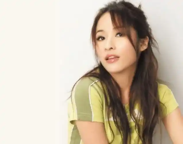 网上一直流传一句话:没有谁可以一直年轻,但萧亚轩的男朋友可以,她换