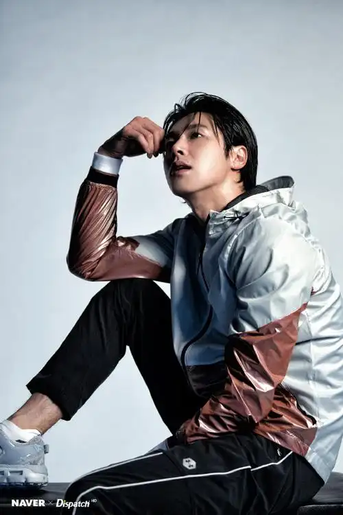 郑允浩超话9915#东方神起#200323 naver x dispatchwho:"东方神起