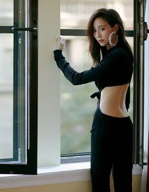 超性感的挖洞连衣裙 #张钧甯好惊艳 #挑战身材极限