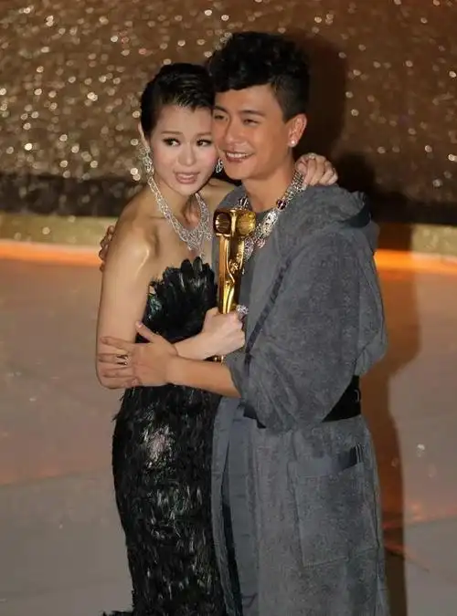 回顾:看似没交集却曾深爱过,这6对明星情侣,让人"意难