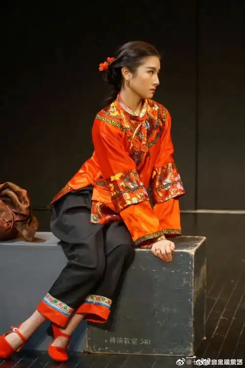 李兰迪罗一舟话剧舞台照##李兰迪红衣舞台照