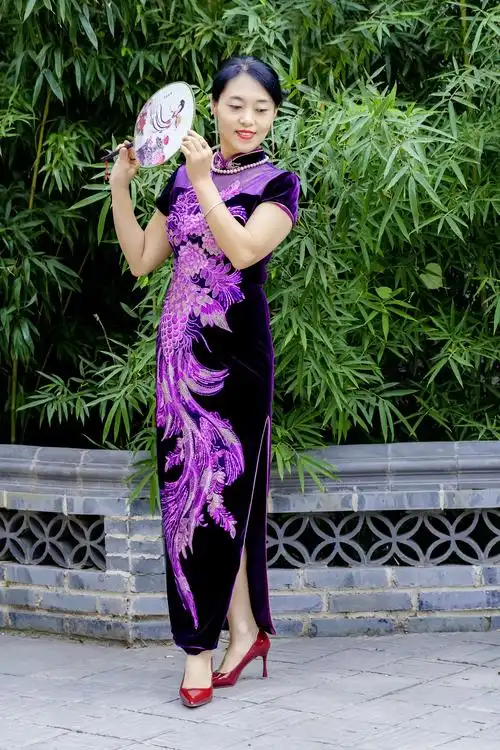 【四姐妹秀旗袍】,摄影.编辑:淇淇姥爷,出镜模特:婵姹.辣妈.榕儿.