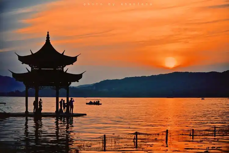 怎么去平湖秋月,平湖秋月在哪里,到平湖秋月坐什么车 - suyo旅游网