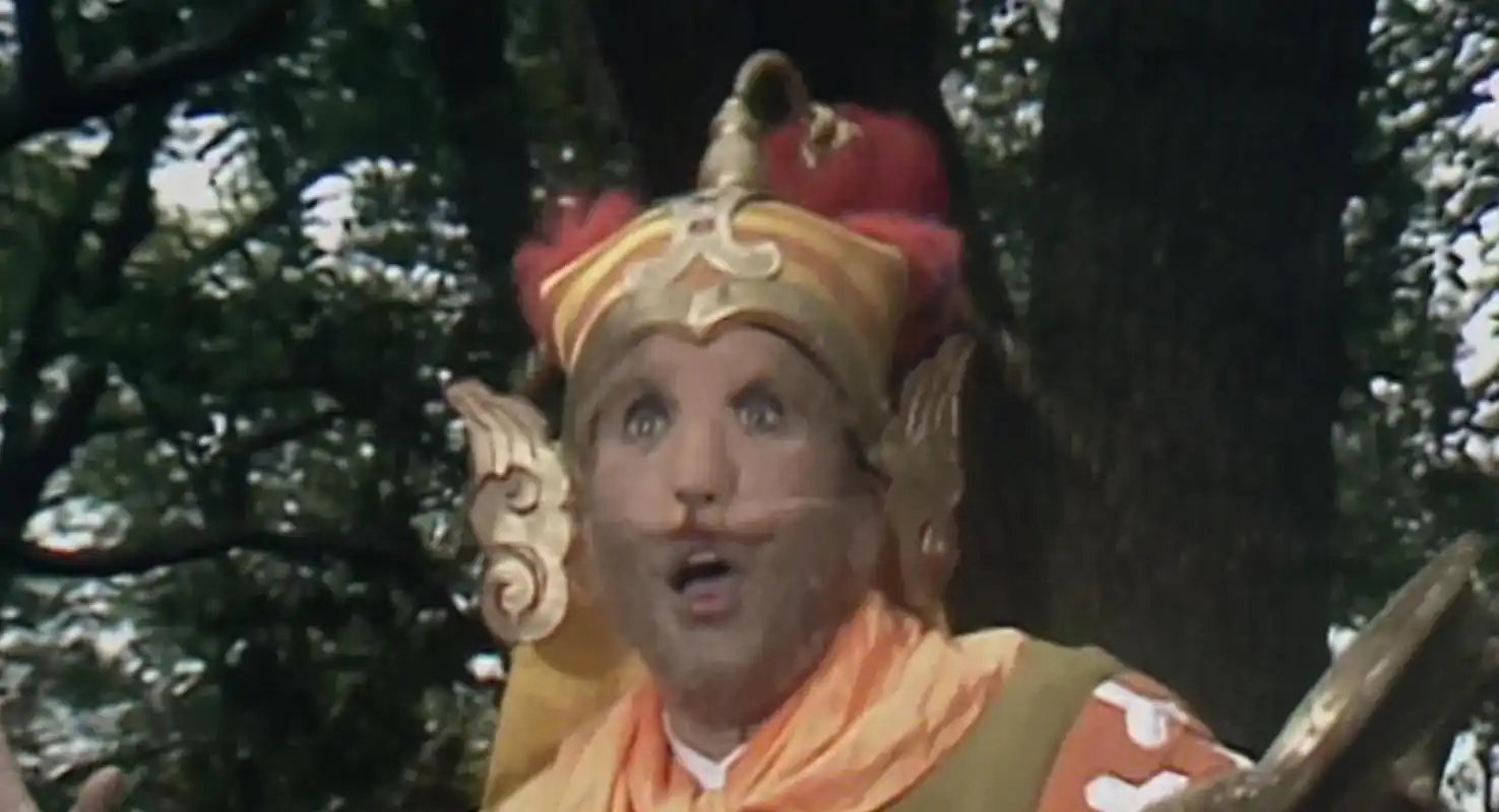 这个菩萨出手帮助孙悟空,反而欠了孙悟空的人情,只好送件法宝!