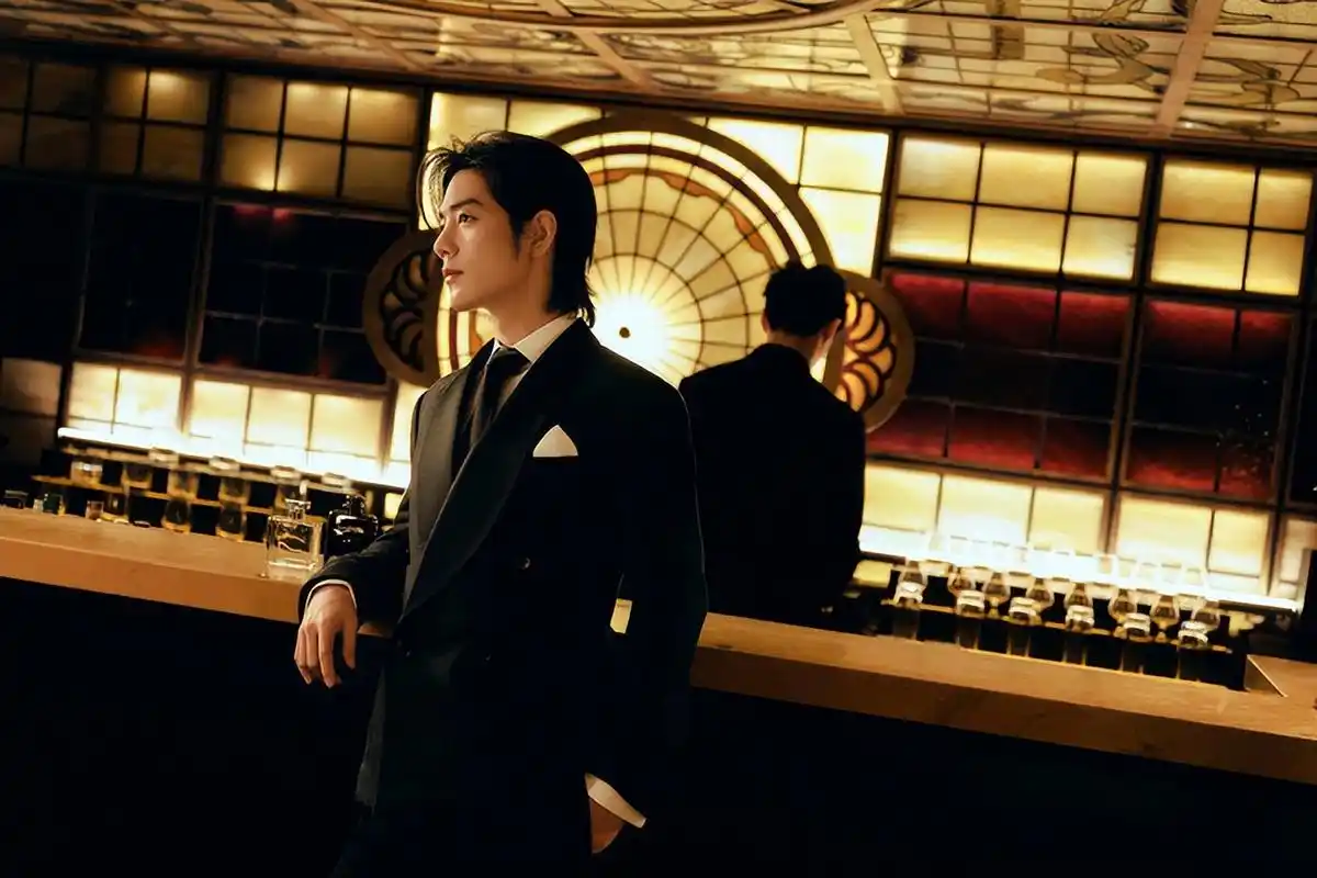 肖战黑白双生大片,冷清疏离的长发狼尾造型,尽显雅致矜贵的魅力