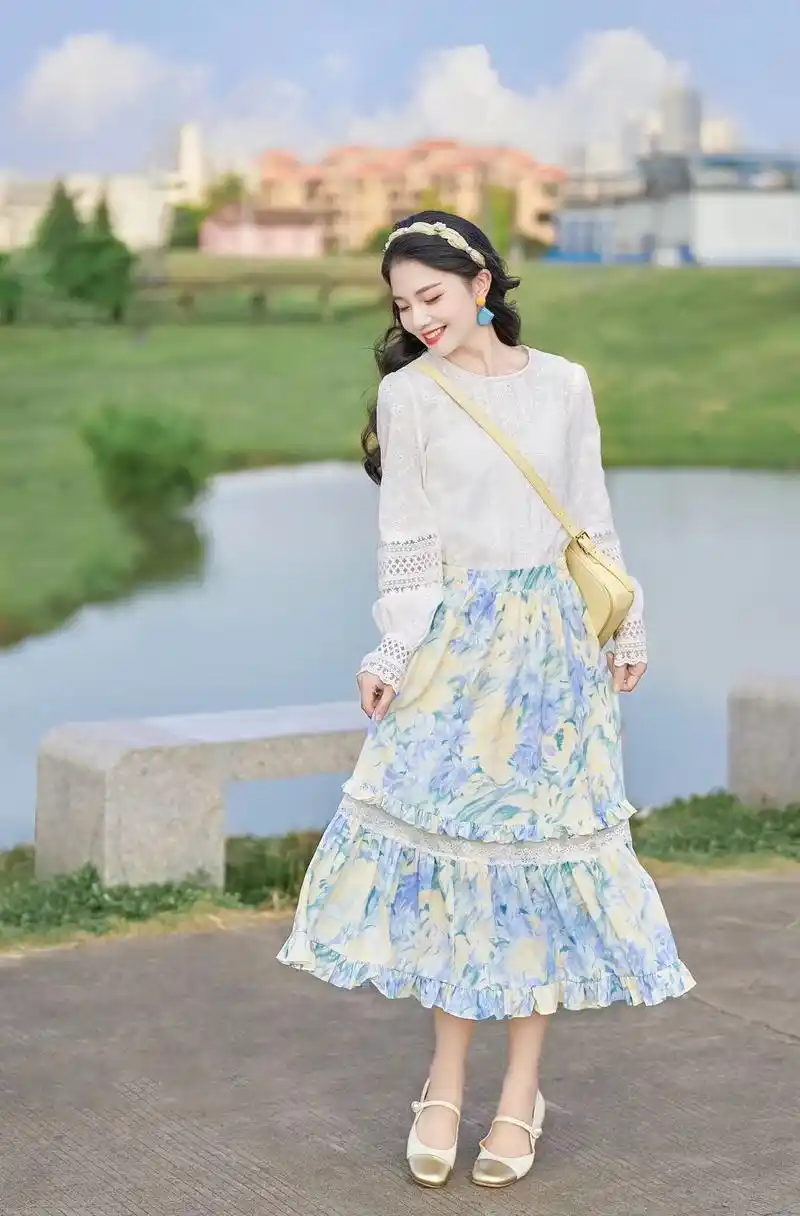 女生穿上裙子拍照,推荐这8个姿势,简约大方拍出你的各种美