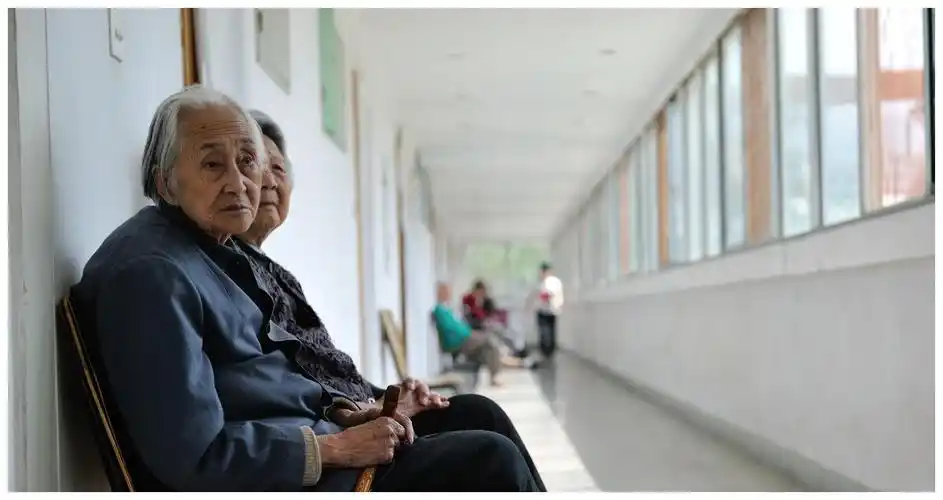 75岁老人:养老很简单,不麻烦子女不去养老院,找个老伴就很不错|养老