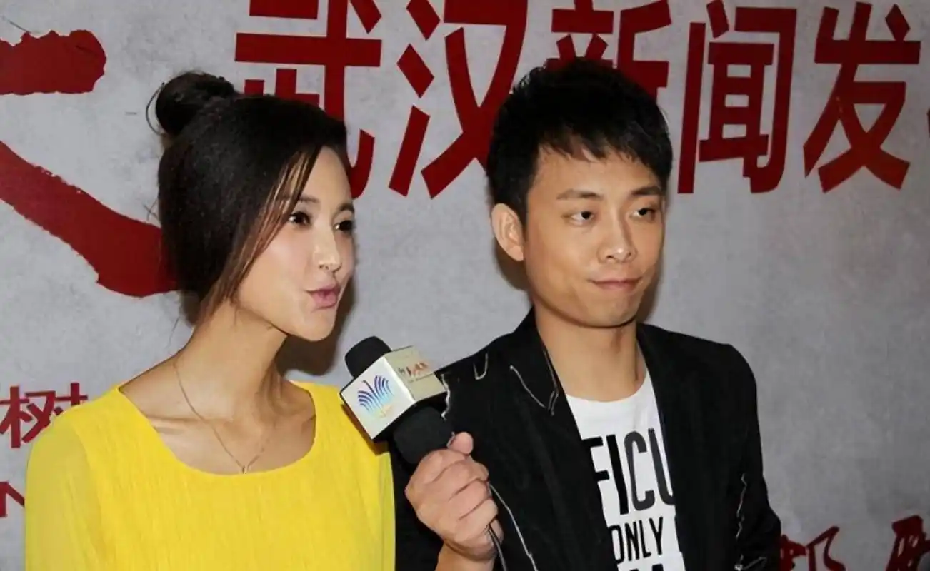 电视主播钱琳琳:二婚带儿子嫁小6岁影帝张译,丁克15年被宠成宝_郑弘