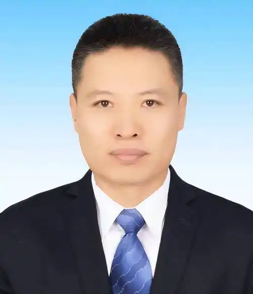 公开履历显示,张博出生于1978年2月,天津蓟县人,大学,法学学士,中共