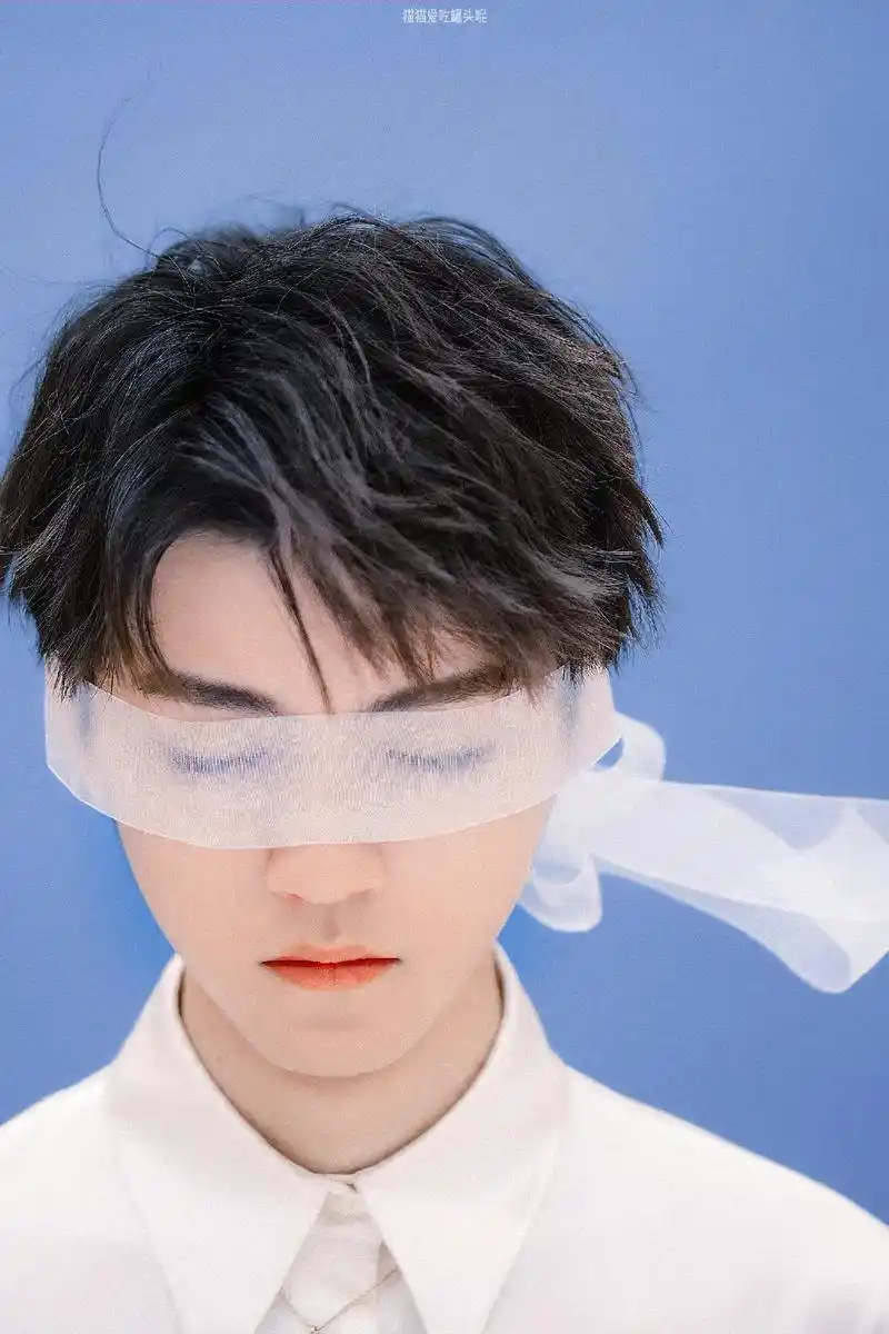 王俊凯图片合集#此刻之外王俊凯19岁生日会 @dou 小助手 - 抖音