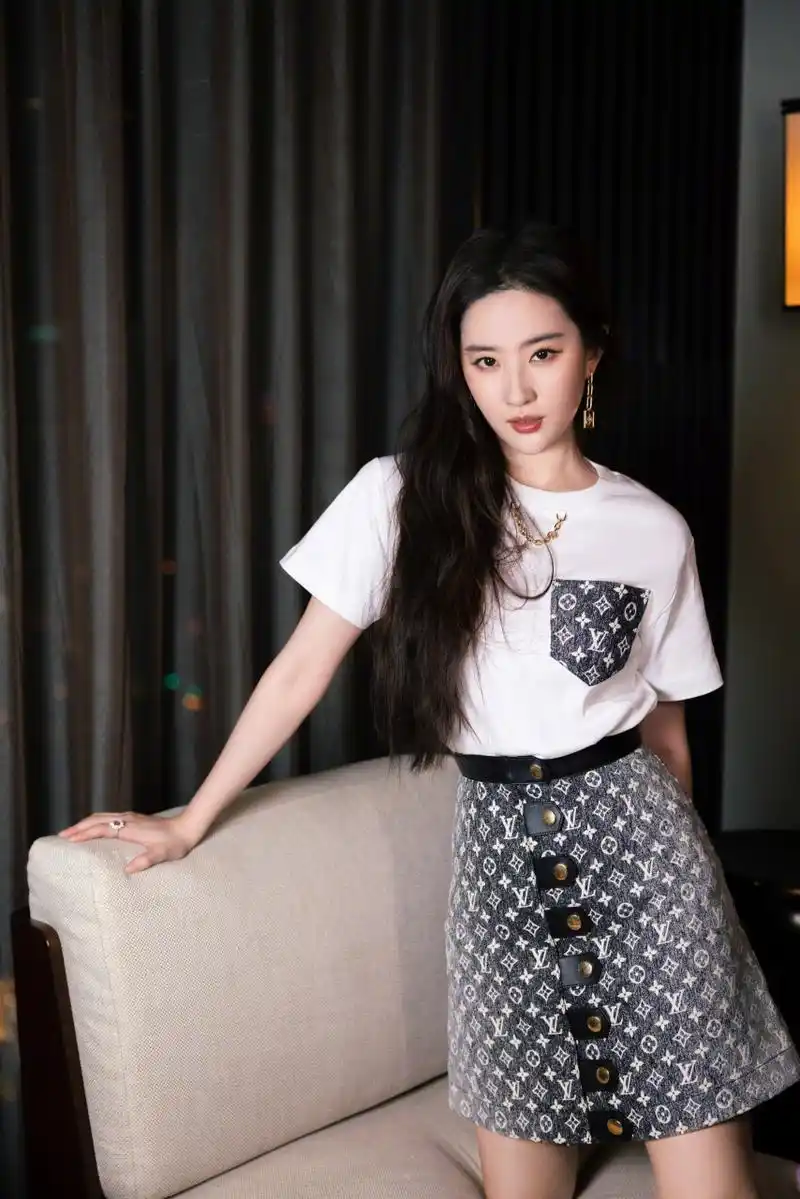 时尚穿搭# 刘亦菲真的也太好看了吧,什么时候才能像她一样!