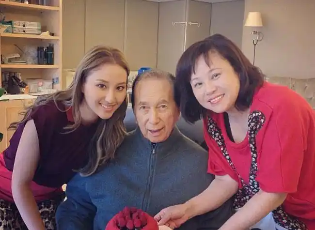 原创何超云:赌王何鸿燊最疼爱的千金,长相酷似利智,如今怎么样了