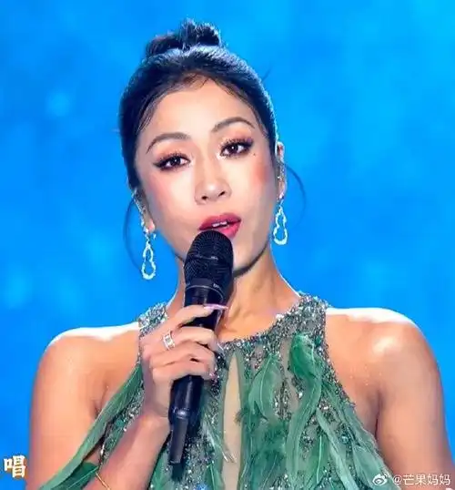 吉克隽逸平时的肤色90春晚上的肤色……|吉克隽逸