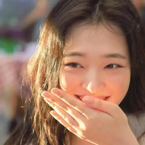 崔雪莉超话99#致美丽的崔雪莉#雅诗兰黛官方ins更新的图片(后面五张