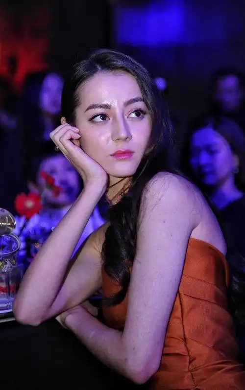 如何看待迪丽热巴的视觉中国生图