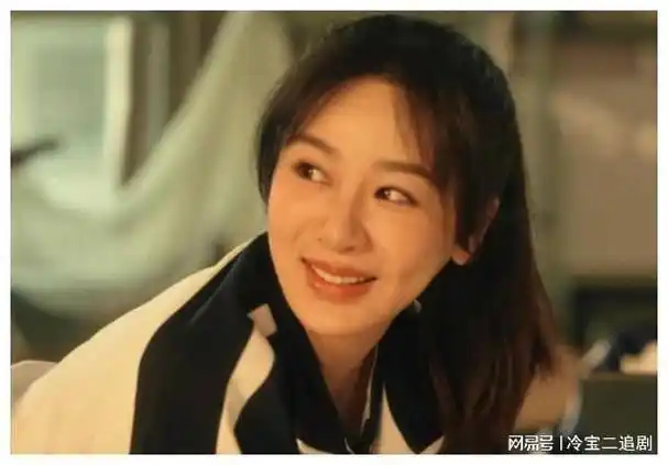 31岁杨紫素颜照上热搜!脸肿成胖头鱼变化大,说话张不开嘴太别|八卦|绯