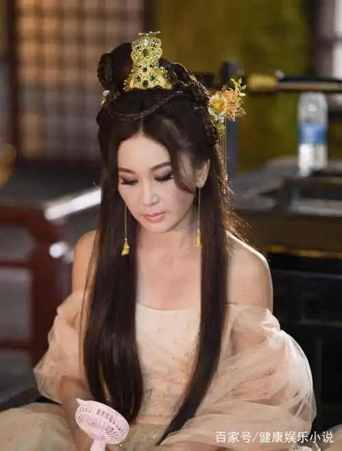 最后一位就是温碧霞啦, 在此小伙伴们觉得那个是你喜欢的妲己扮演者呢