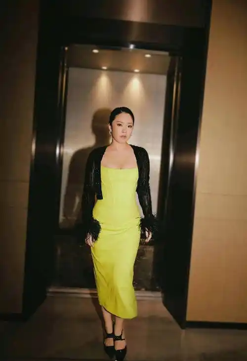 女明星肚子引争议?本人回应我的肚子很可爱,网友评不要太双标