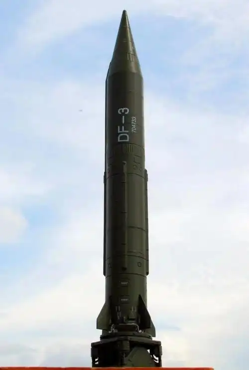 中国东风2号弹道导弹仿真合金模型df2导弹成品坦克