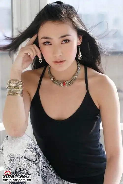 资料图片:演员阿斯茹精彩写真(2)